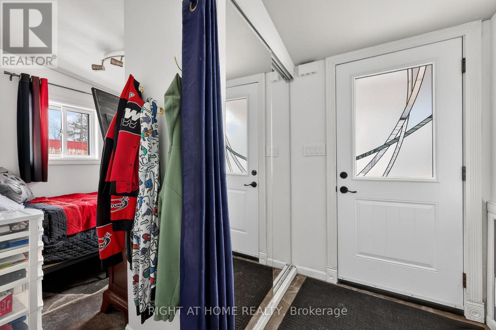 17 Grove Street W, Barrie, Ontario  L4N 1M6 - Photo 3 - S13104080