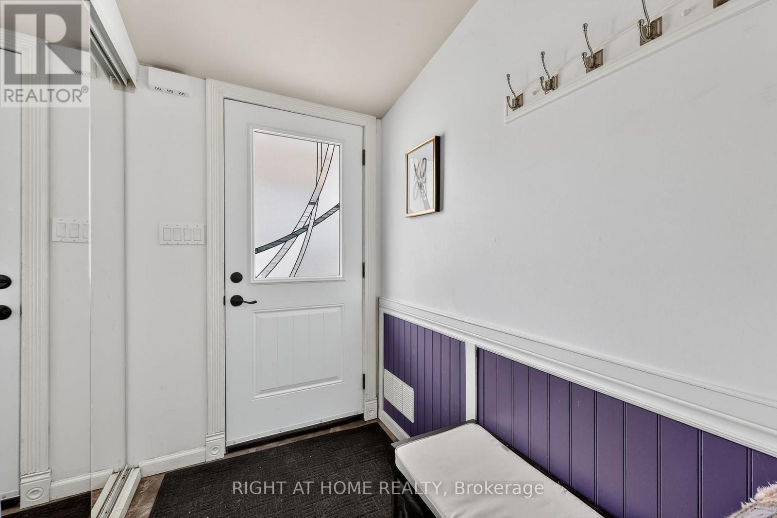 17 Grove Street W, Barrie, Ontario  L4N 1M6 - Photo 4 - S13104080