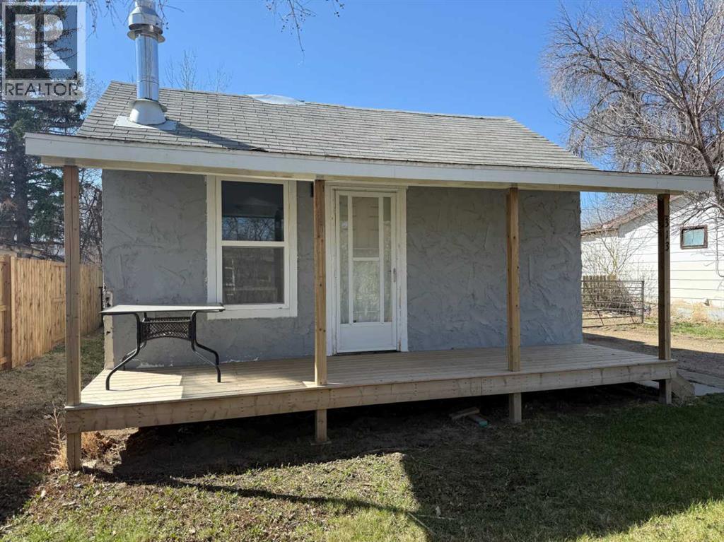 313 2 Avenue E, Bow Island, Alberta