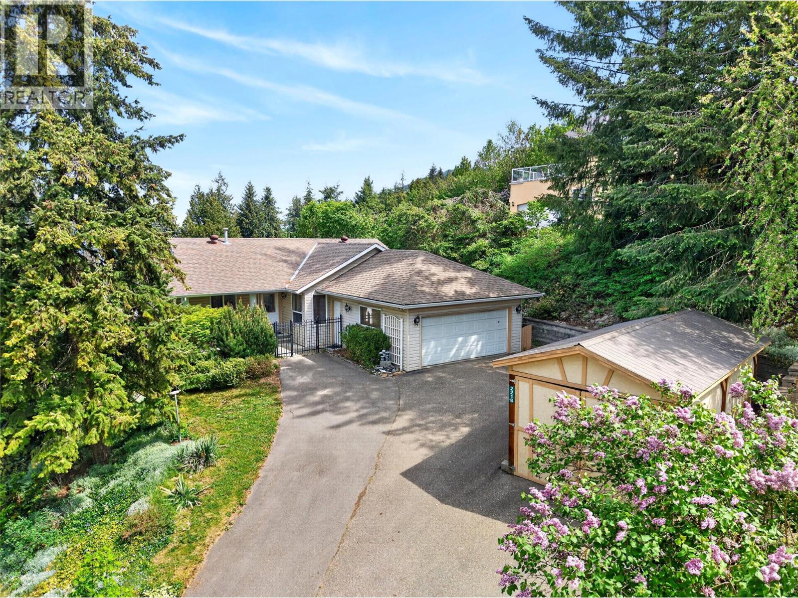 2218 Hopes Way, Sorrento, British Columbia