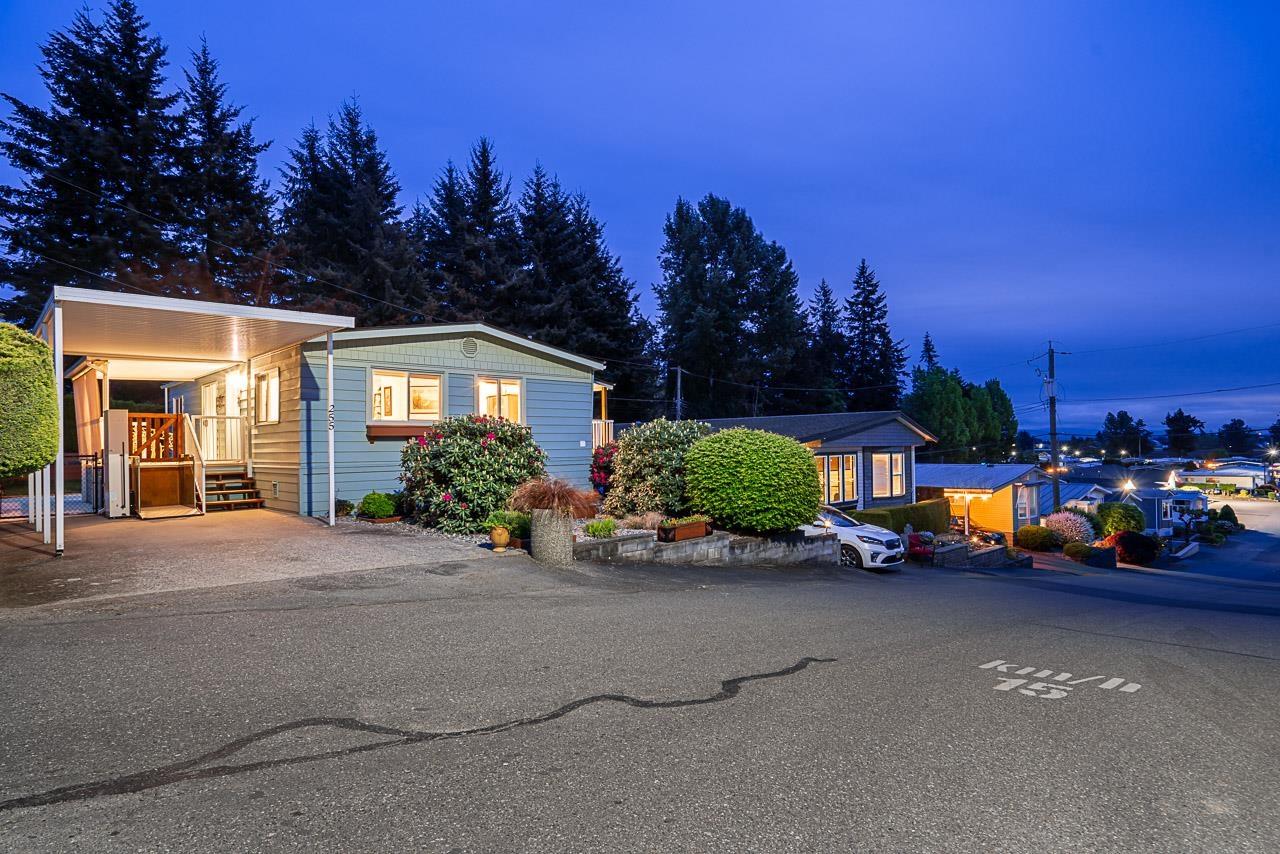 255 27111 0 Avenue, Langley, British Columbia V4W 2T6 - Photo 1 - R3120920