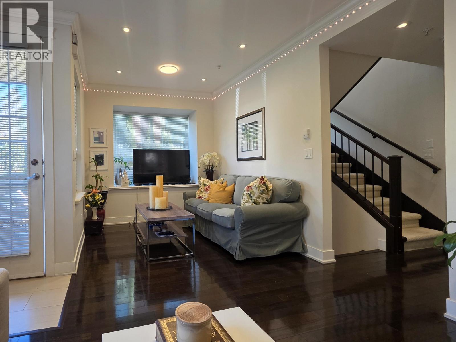 665 W 15th Street, North Vancouver, British Columbia  V7M 1T1 - Photo 1 - R3068716