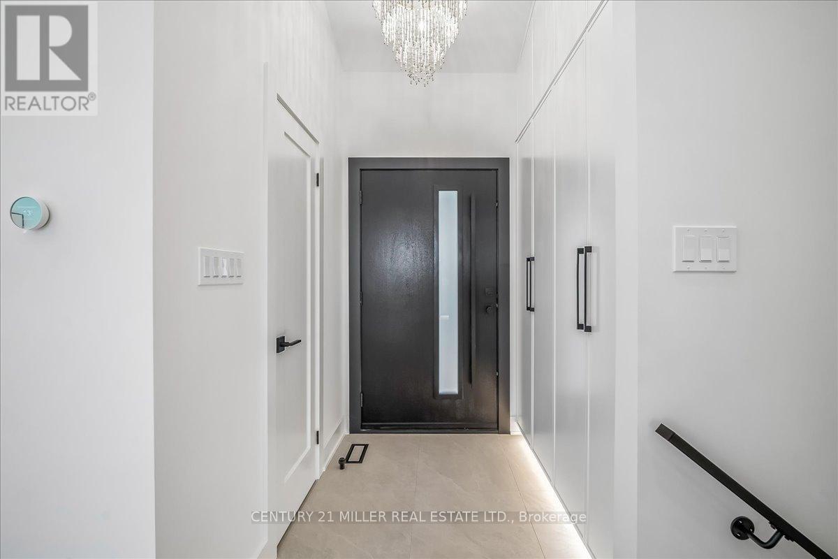 4505 Spruce Avenue, Burlington, Ontario  L7L 1M5 - Photo 3 - W13104062