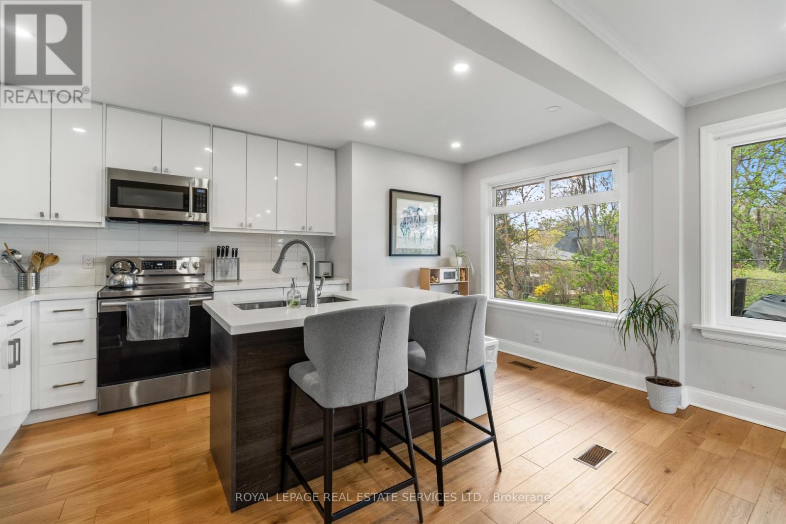 76 Glenellen Drive E, Toronto, Ontario  M8Y 2H1 - Photo 4 - W13104088