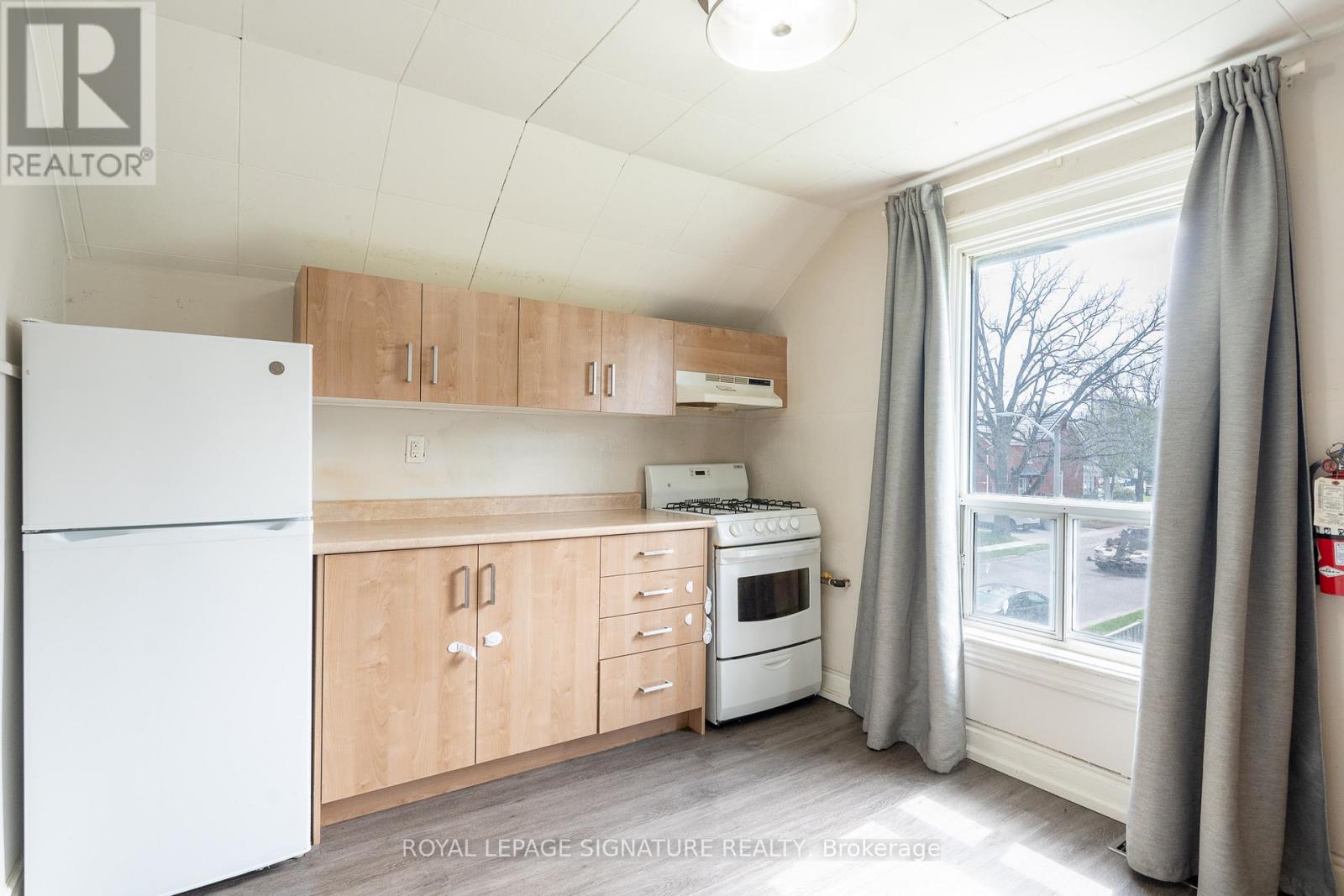 Upper - 52 Wellington Street W, Brampton, Ontario  L6Y 1K9 - Photo 3 - W13104114