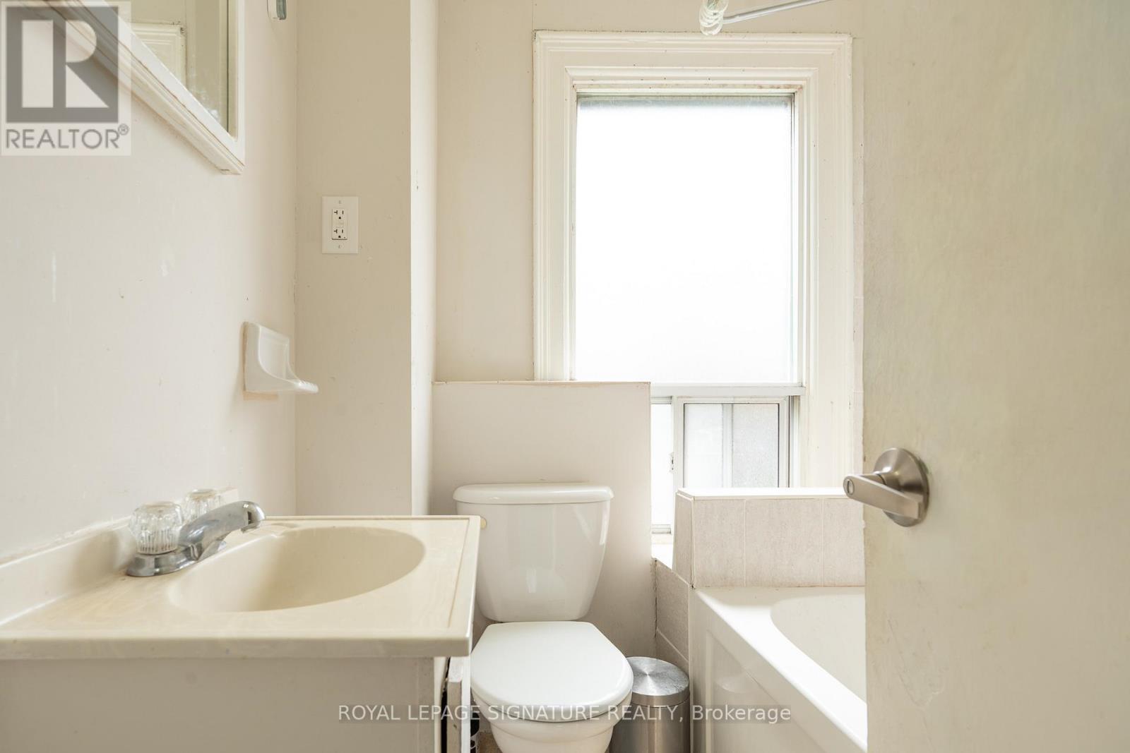 Upper - 52 Wellington Street W, Brampton, Ontario  L6Y 1K9 - Photo 7 - W13104114