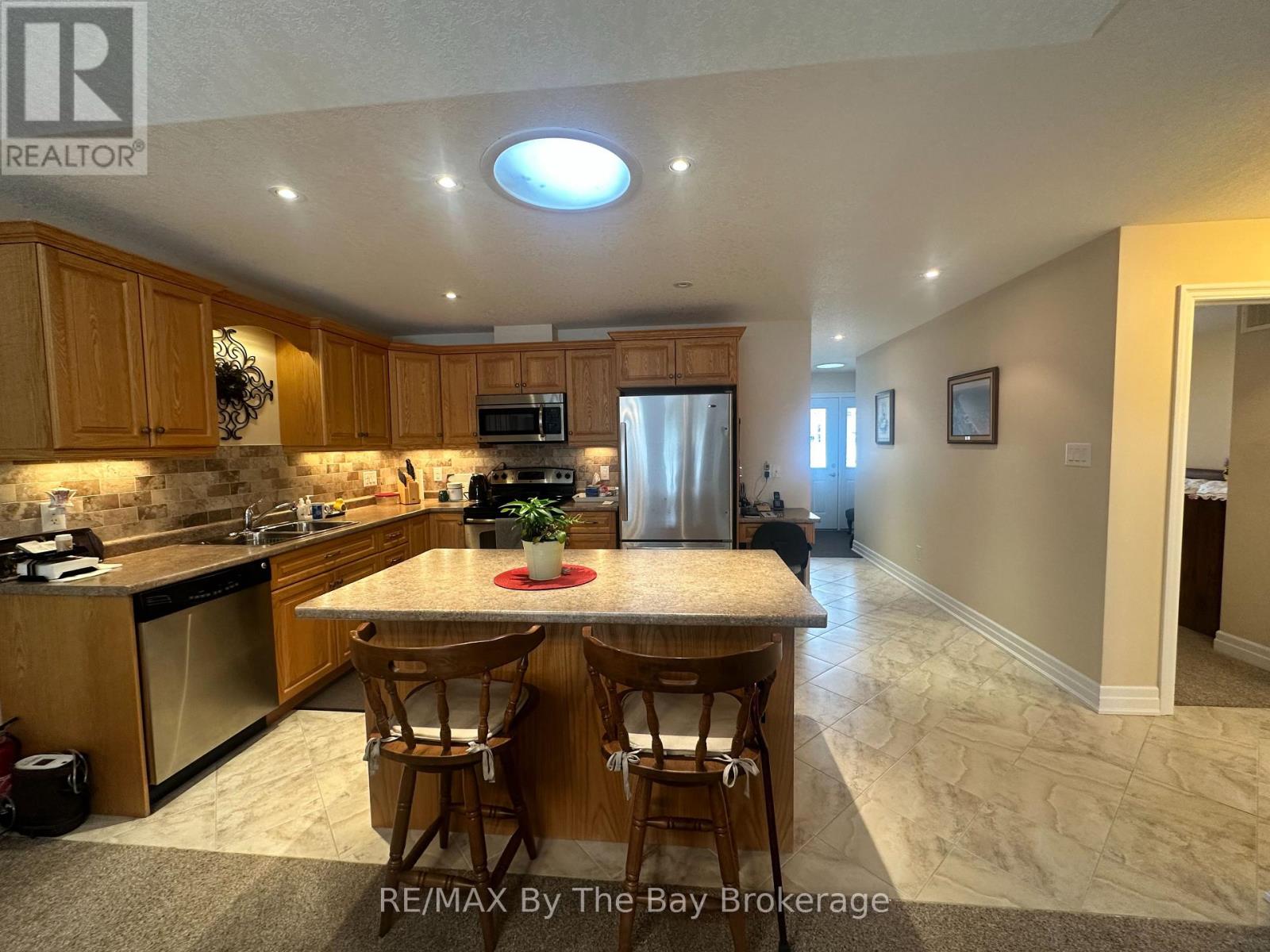 35 Garden Grove Crescent, Wasaga Beach, Ontario  L9Z 0E6 - Photo 4 - S12946976