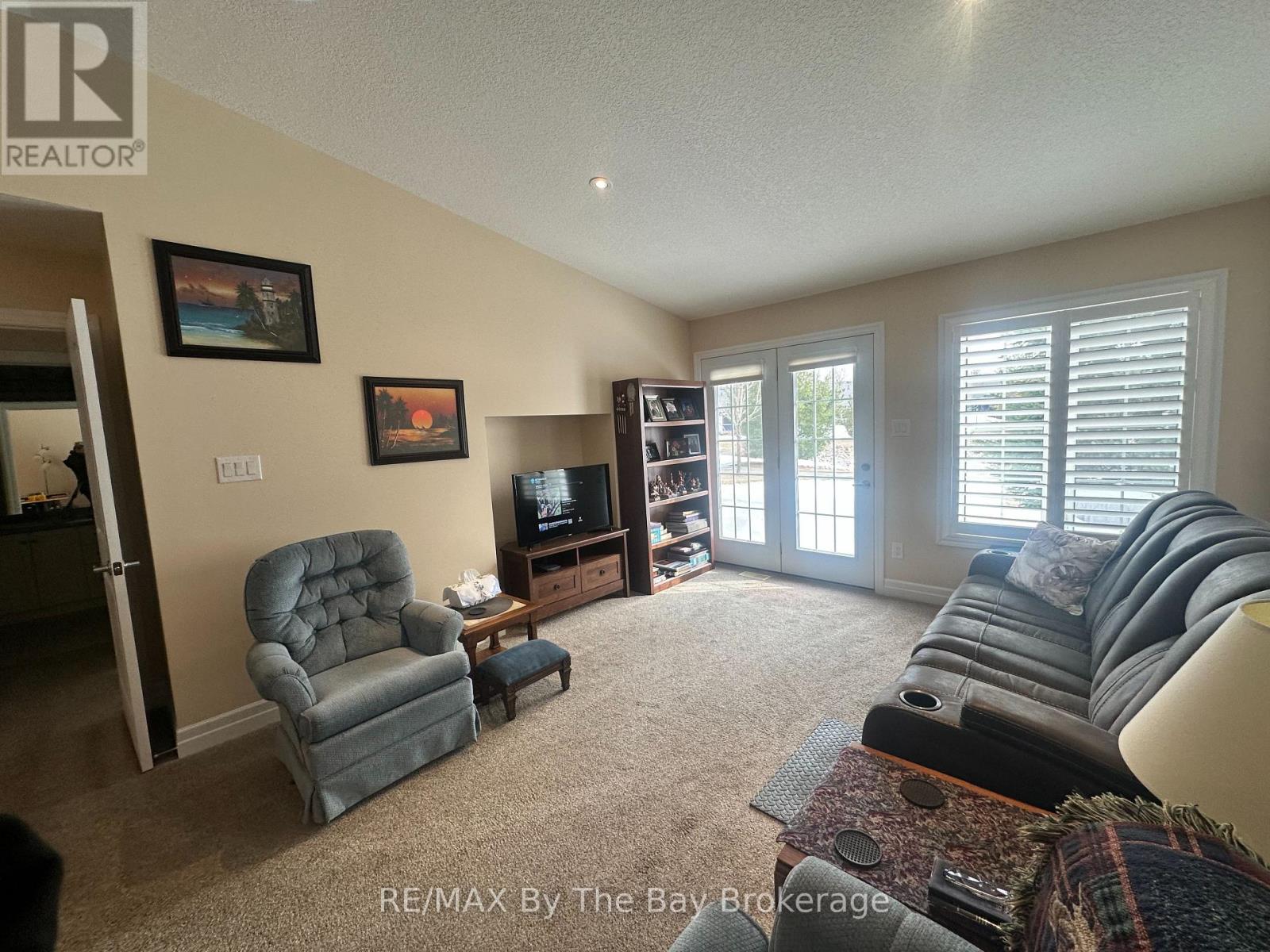 35 Garden Grove Crescent, Wasaga Beach, Ontario  L9Z 0E6 - Photo 7 - S12946976