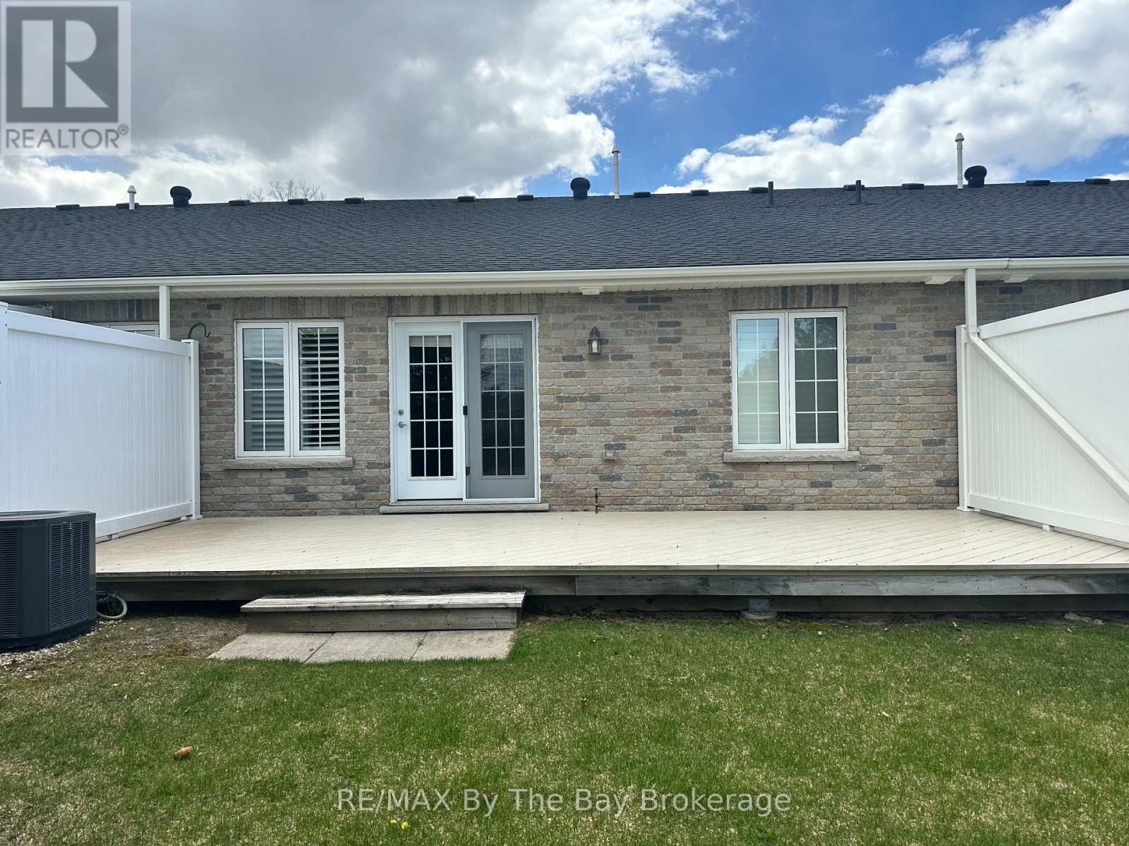 35 Garden Grove Crescent, Wasaga Beach, Ontario  L9Z 0E6 - Photo 2 - S12946976