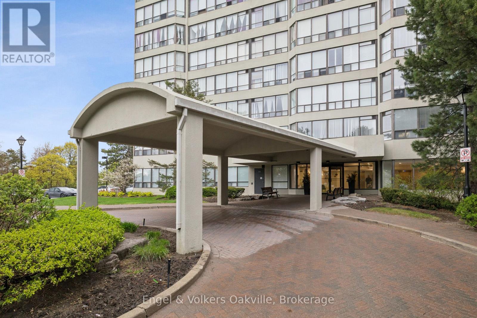 201 - 22 Hanover Road, Brampton, Ontario  L6S 5K7 - Photo 3 - W13104262