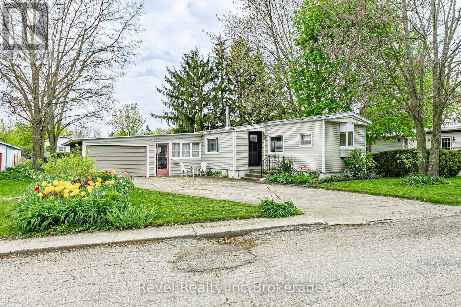9 3rd Street, Norfolk, Ontario  N4B 2W6 - Photo 1 - X13104316