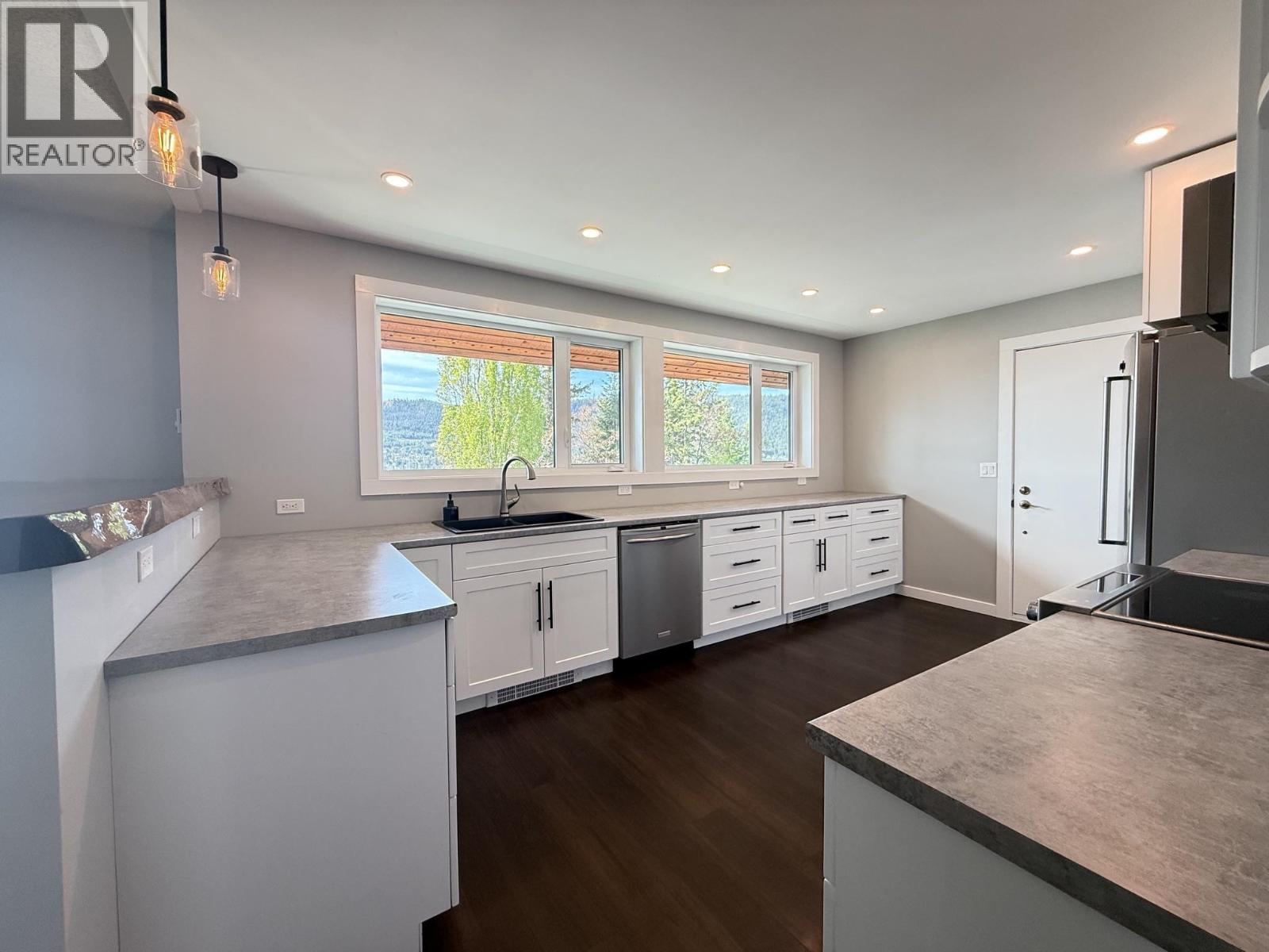 2412 Bellevue Drive, Williams Lake, British Columbia  V2G 5H2 - Photo 2 - R3121411