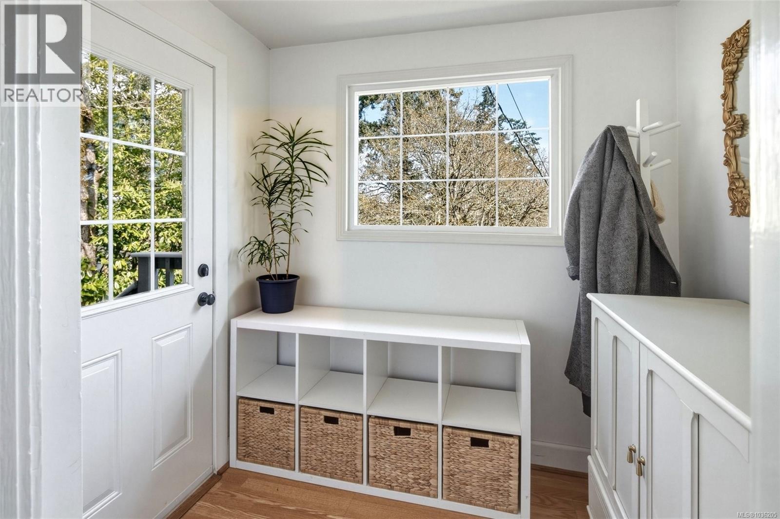 981 Violet Ave, Saanich, British Columbia  V8Z 2R7 - Photo 10 - 1036205
