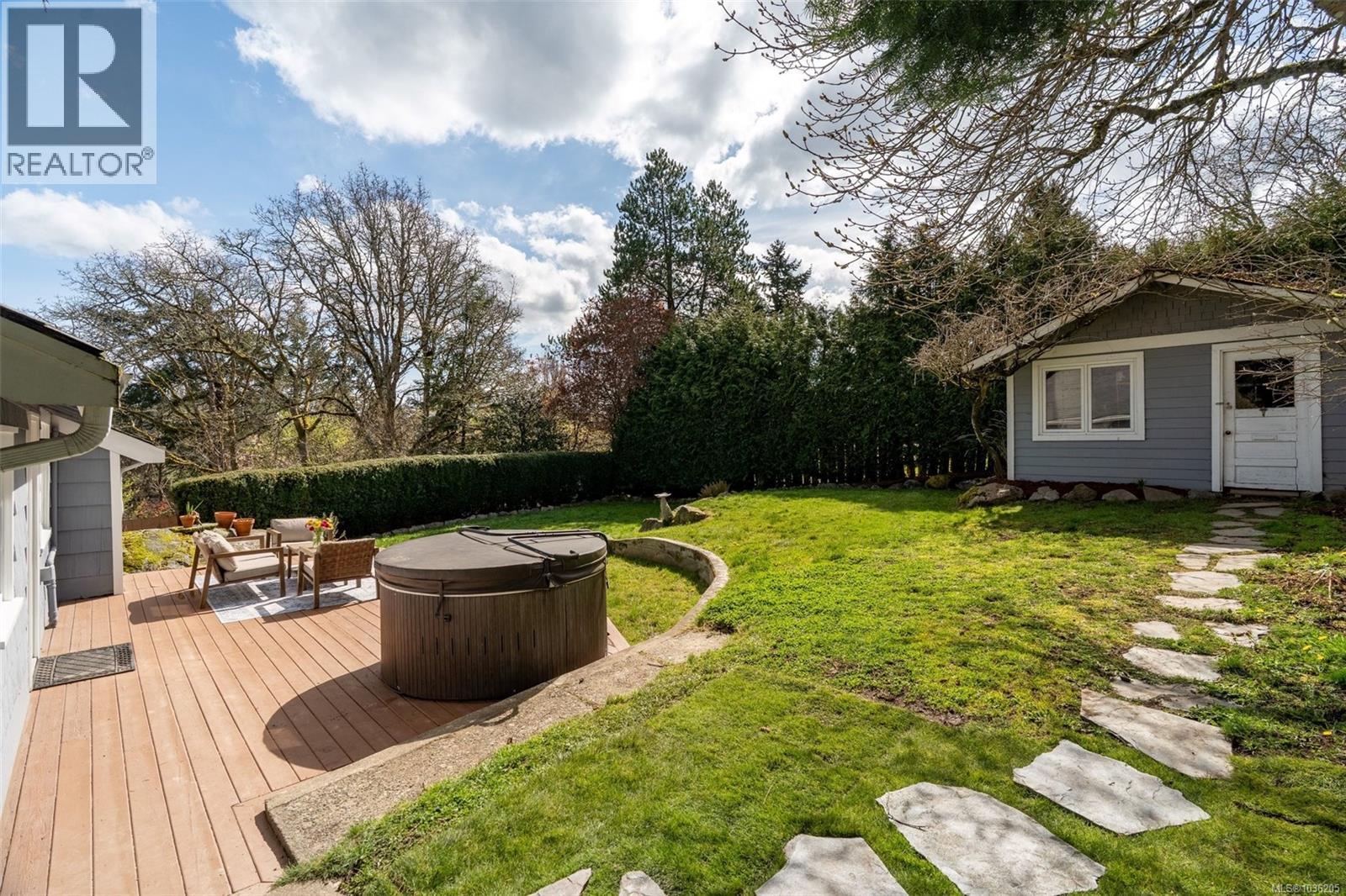 981 Violet Ave, Saanich, British Columbia  V8Z 2R7 - Photo 27 - 1036205