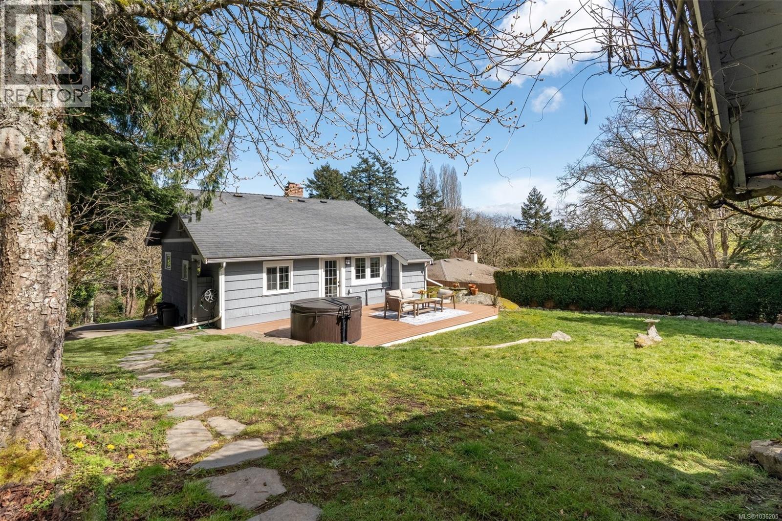 981 Violet Ave, Saanich, British Columbia  V8Z 2R7 - Photo 30 - 1036205