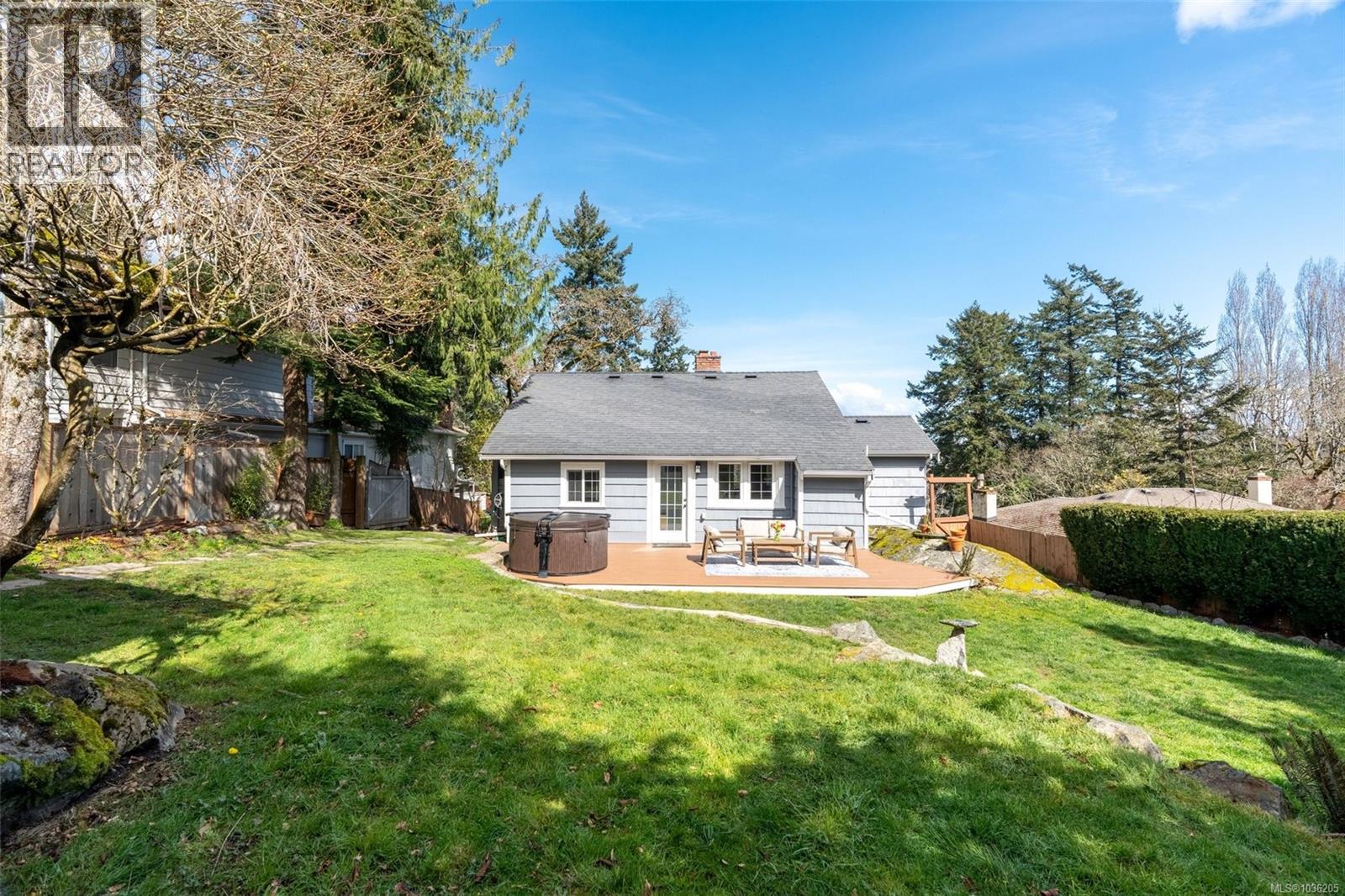 981 Violet Ave, Saanich, British Columbia  V8Z 2R7 - Photo 34 - 1036205