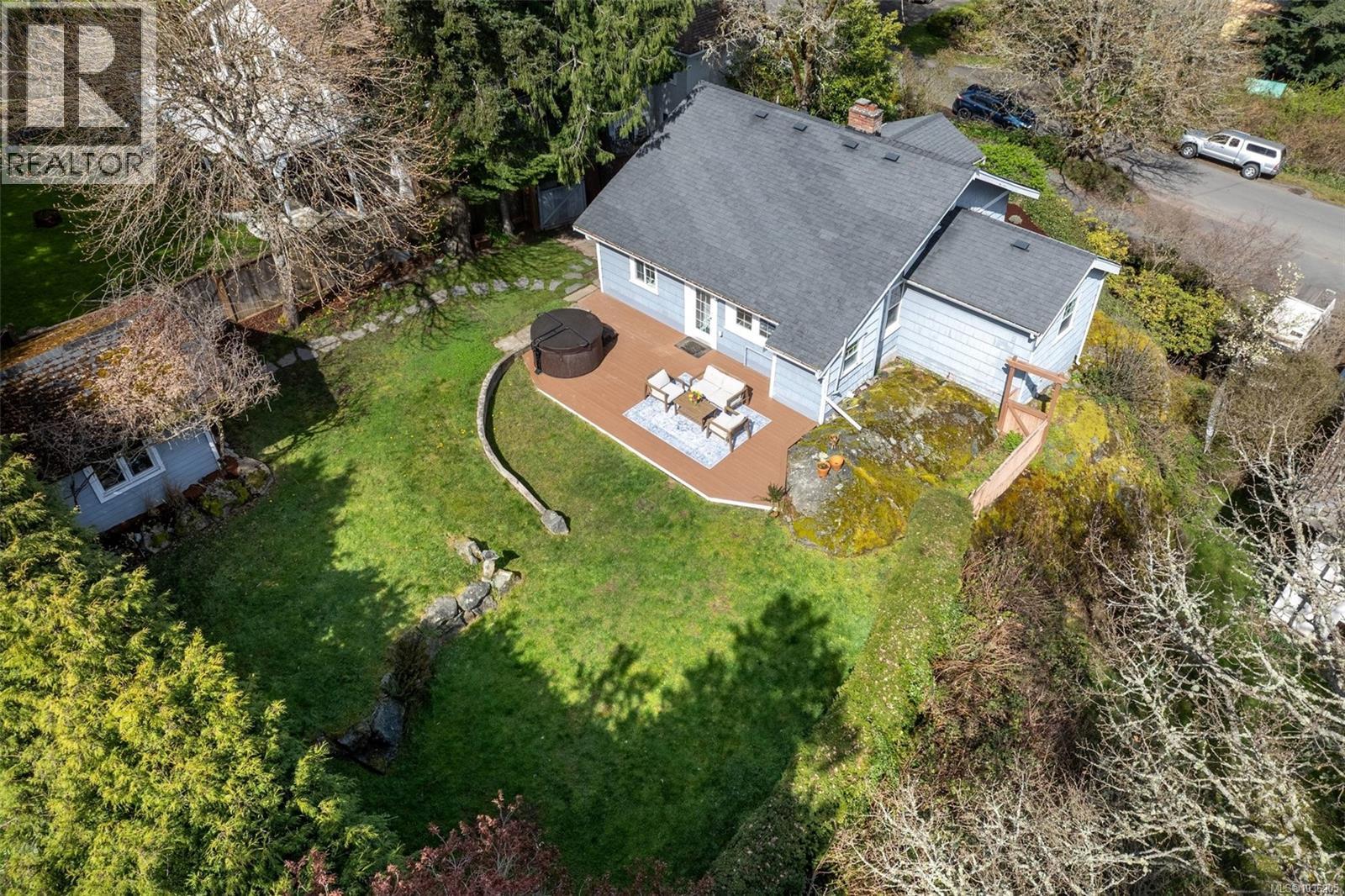 981 Violet Ave, Saanich, British Columbia  V8Z 2R7 - Photo 38 - 1036205