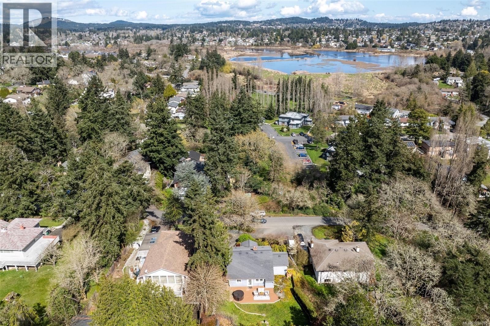 981 Violet Ave, Saanich, British Columbia  V8Z 2R7 - Photo 39 - 1036205