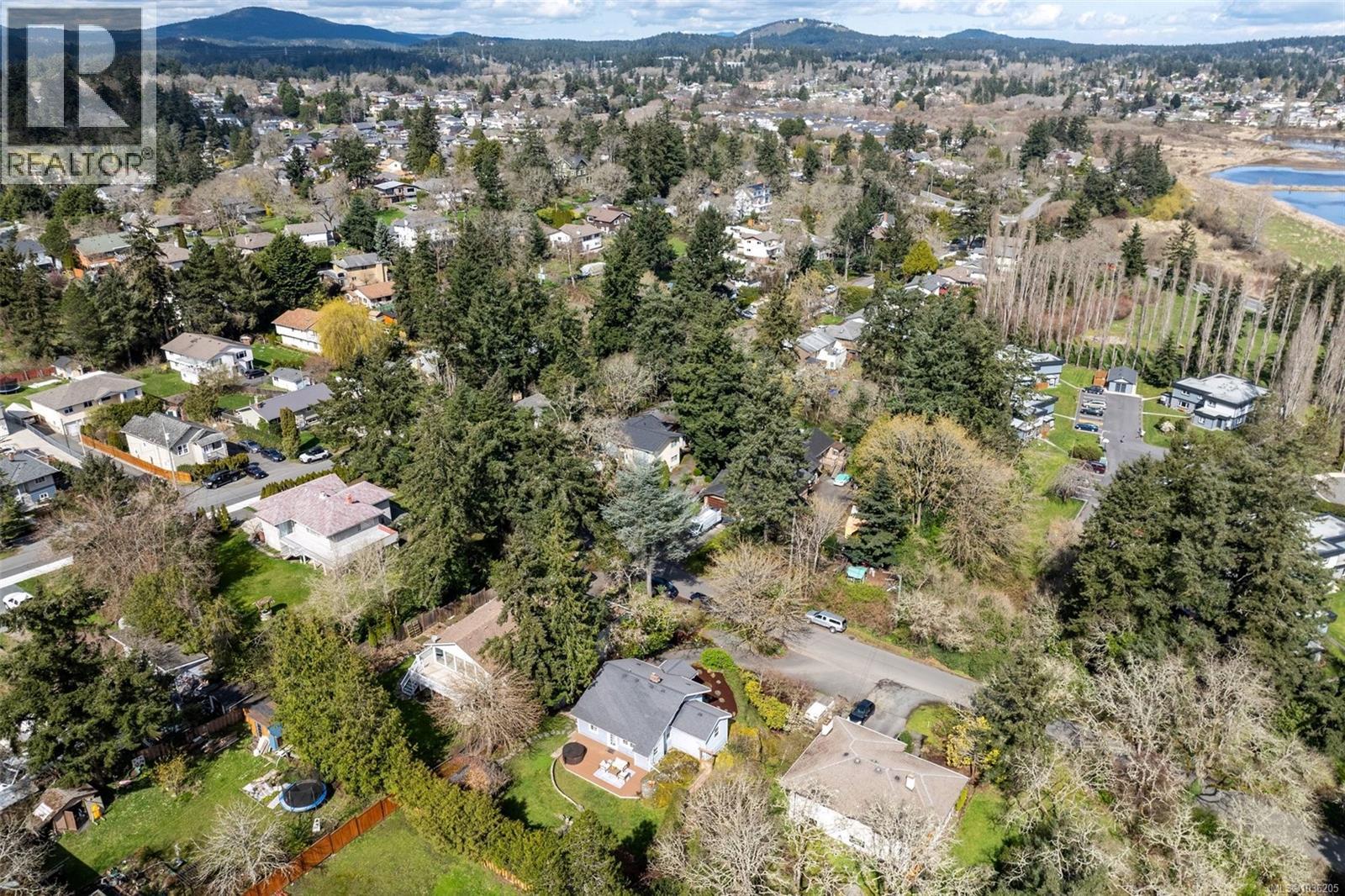 981 Violet Ave, Saanich, British Columbia  V8Z 2R7 - Photo 40 - 1036205