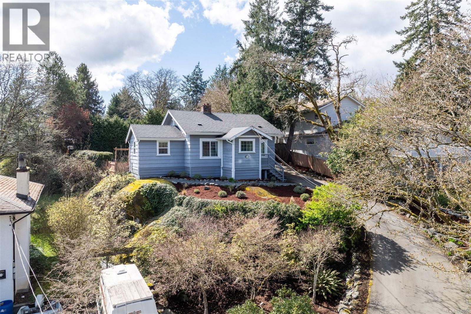981 Violet Ave, Saanich, British Columbia  V8Z 2R7 - Photo 7 - 1036205