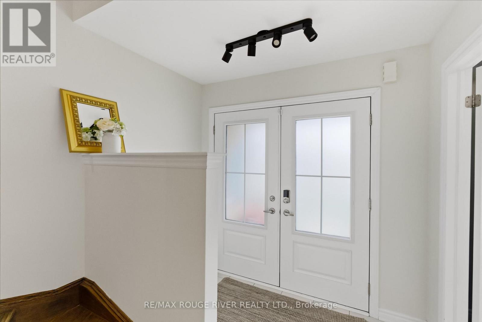 4 Hidden Way, Whitby, Ontario  L1R 0R6 - Photo 2 - E13104164