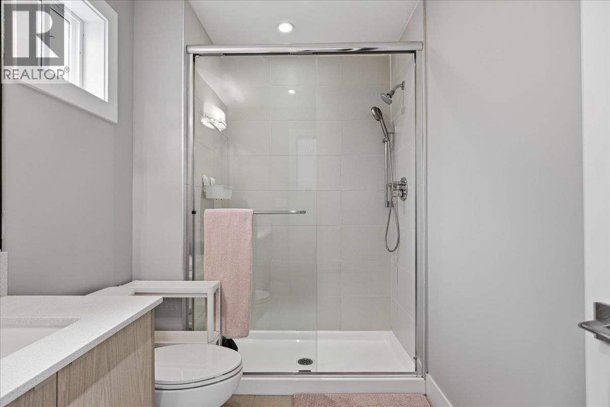 210 W 5th Street, North Vancouver, British Columbia  V7M 1K1 - Photo 16 - R3107730