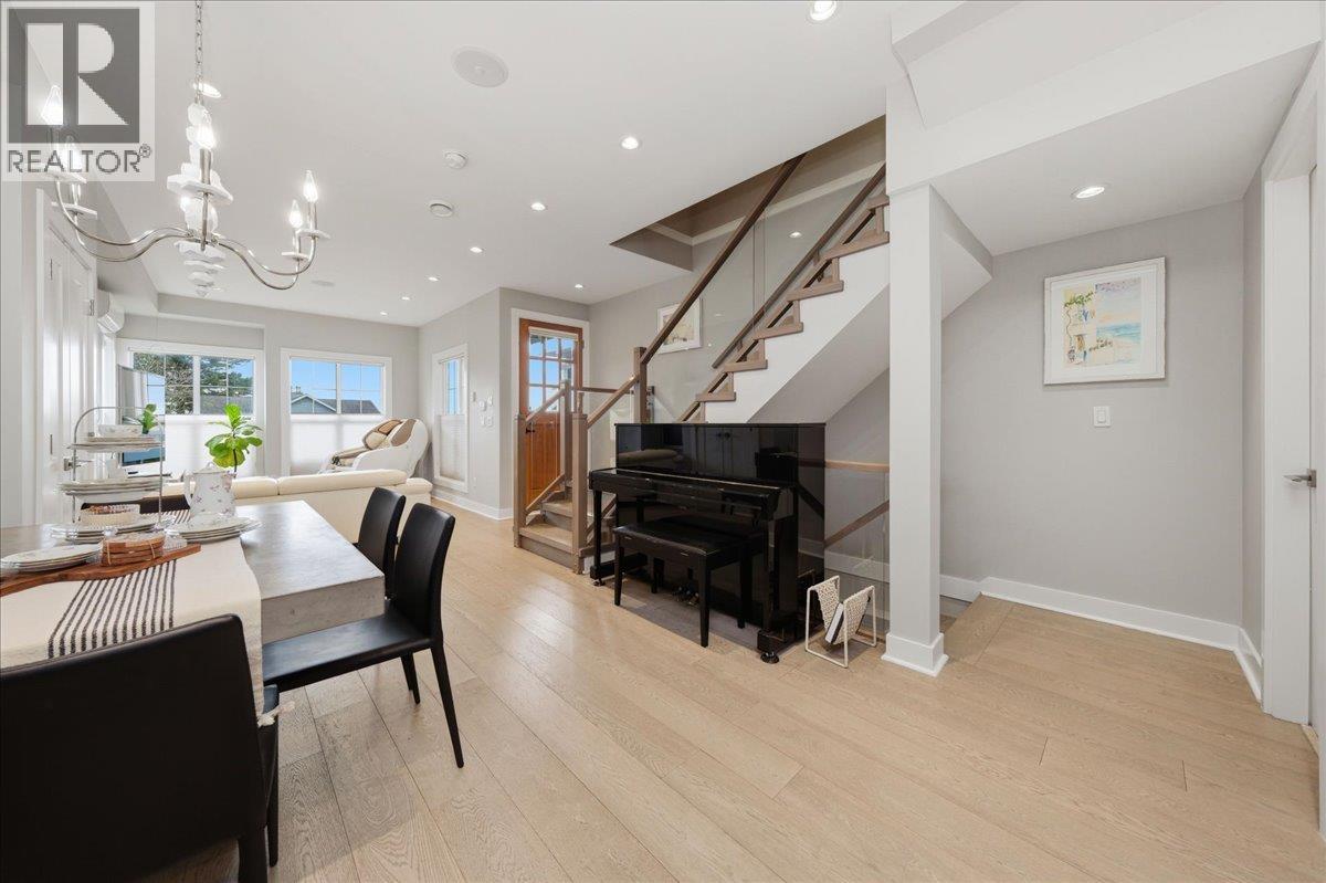 210 W 5th Street, North Vancouver, British Columbia  V7M 1K1 - Photo 12 - R3107730