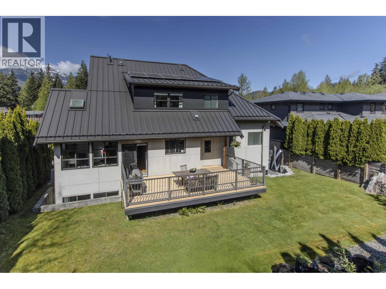 1007 JAY CRESCENT, Squamish, British Columbia