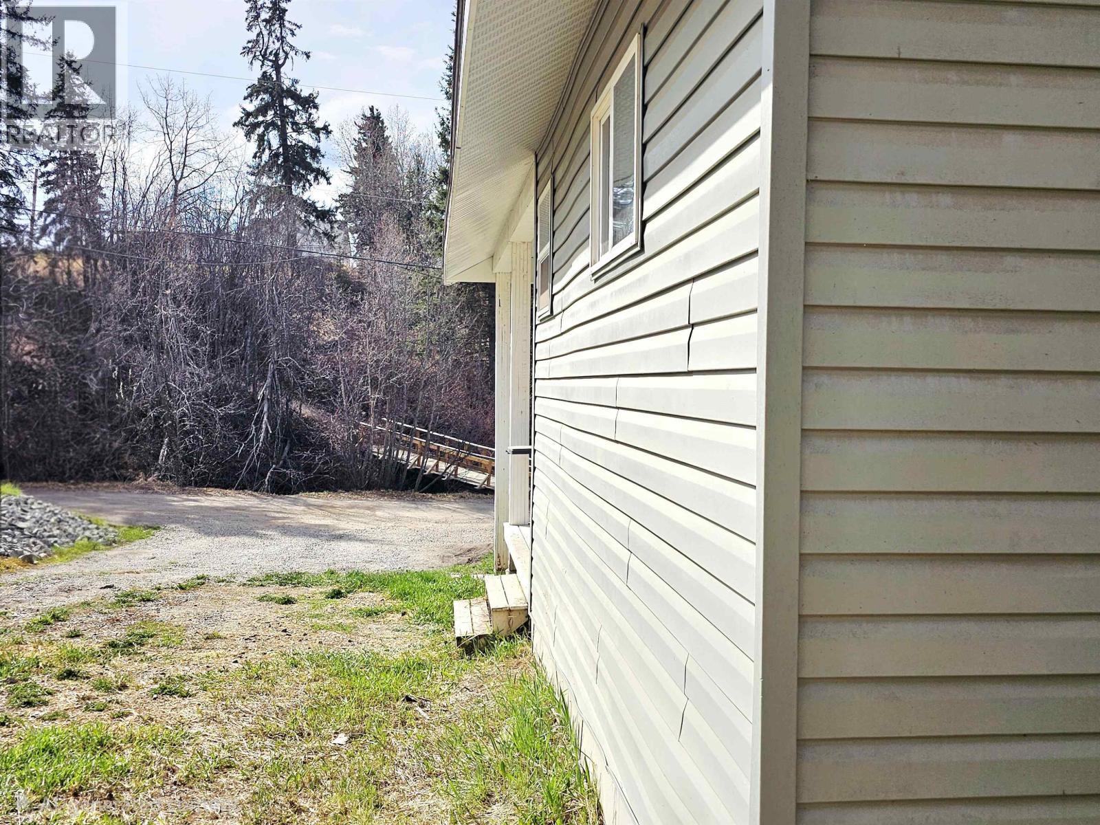 131 6th Avenue, Burns Lake, British Columbia  V0J 1E0 - Photo 5 - R3120797