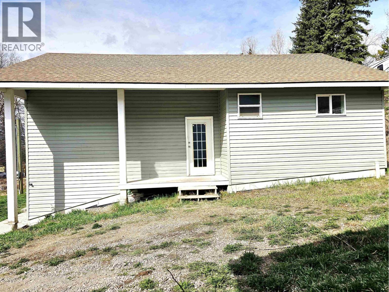 131 6th Avenue, Burns Lake, British Columbia  V0J 1E0 - Photo 7 - R3120797