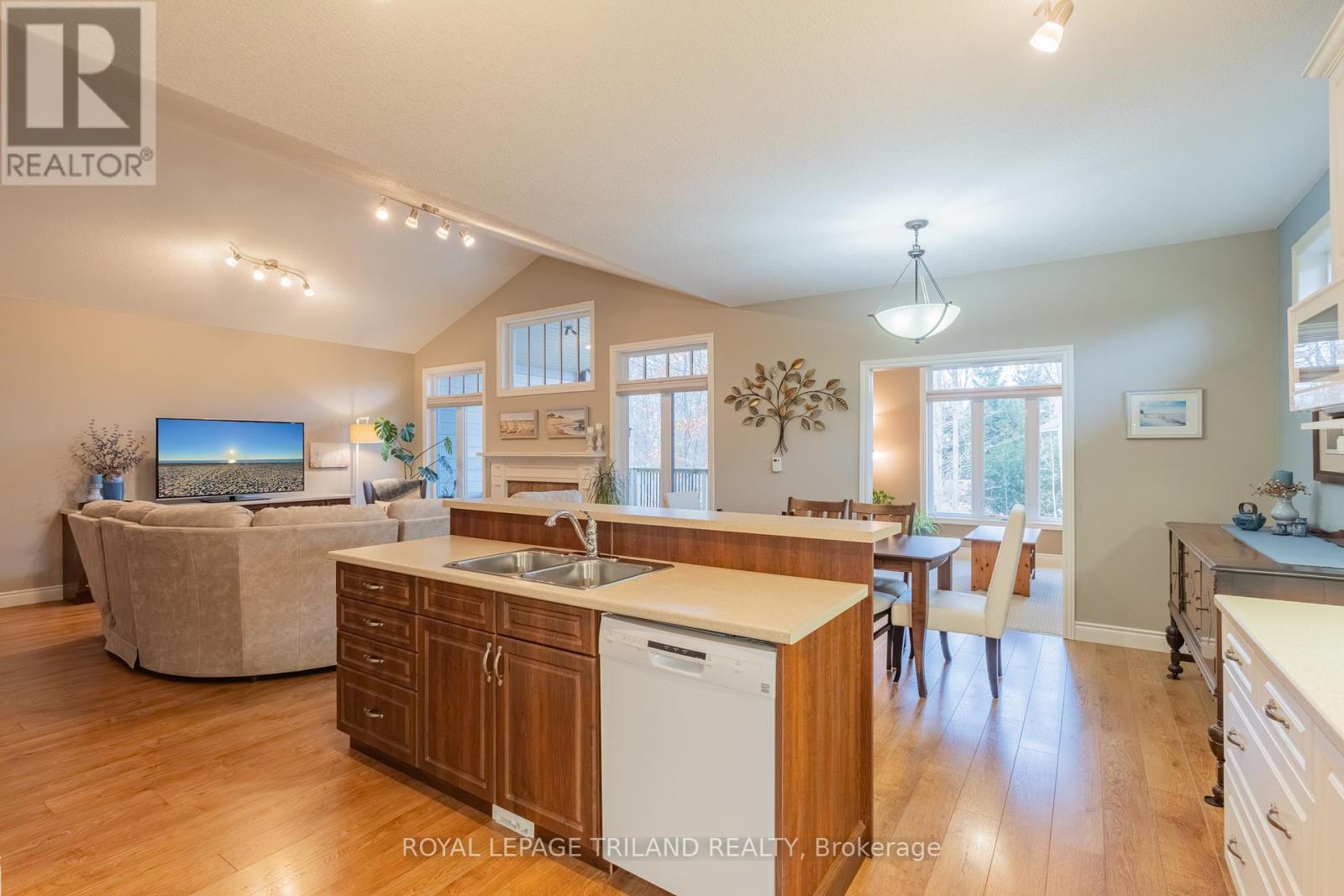 19 Erin Place, Lambton Shores, Ontario  N0M 1T0 - Photo 17 - X13104154