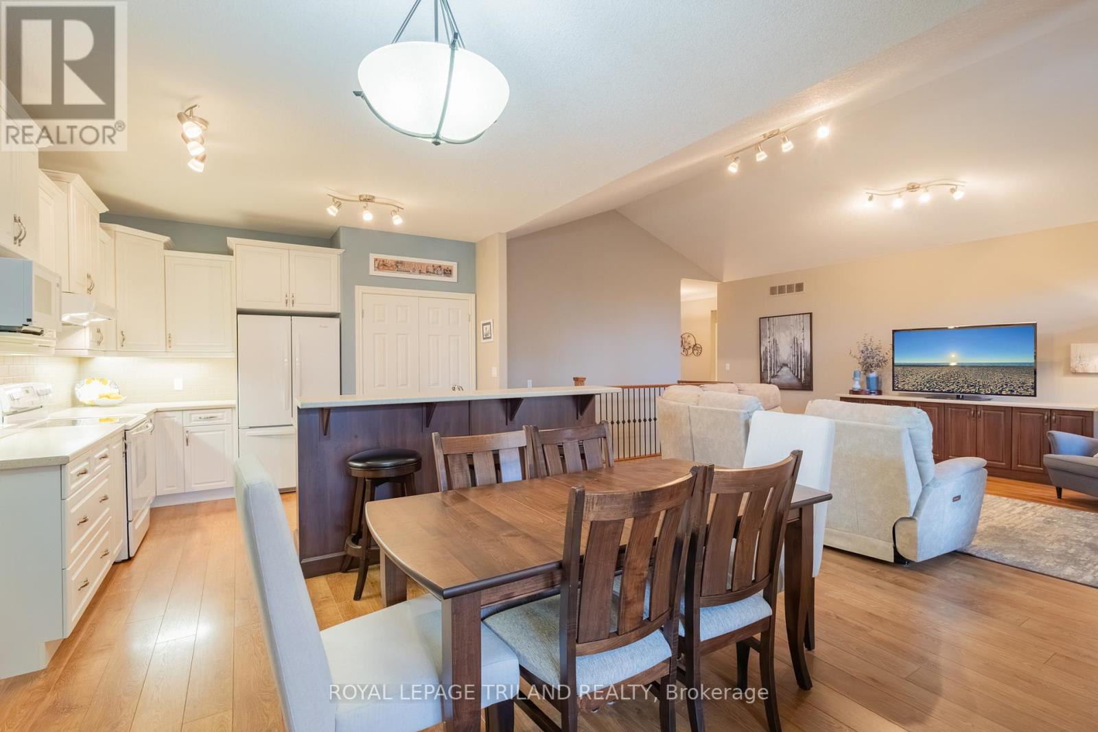 19 Erin Place, Lambton Shores, Ontario  N0M 1T0 - Photo 19 - X13104154