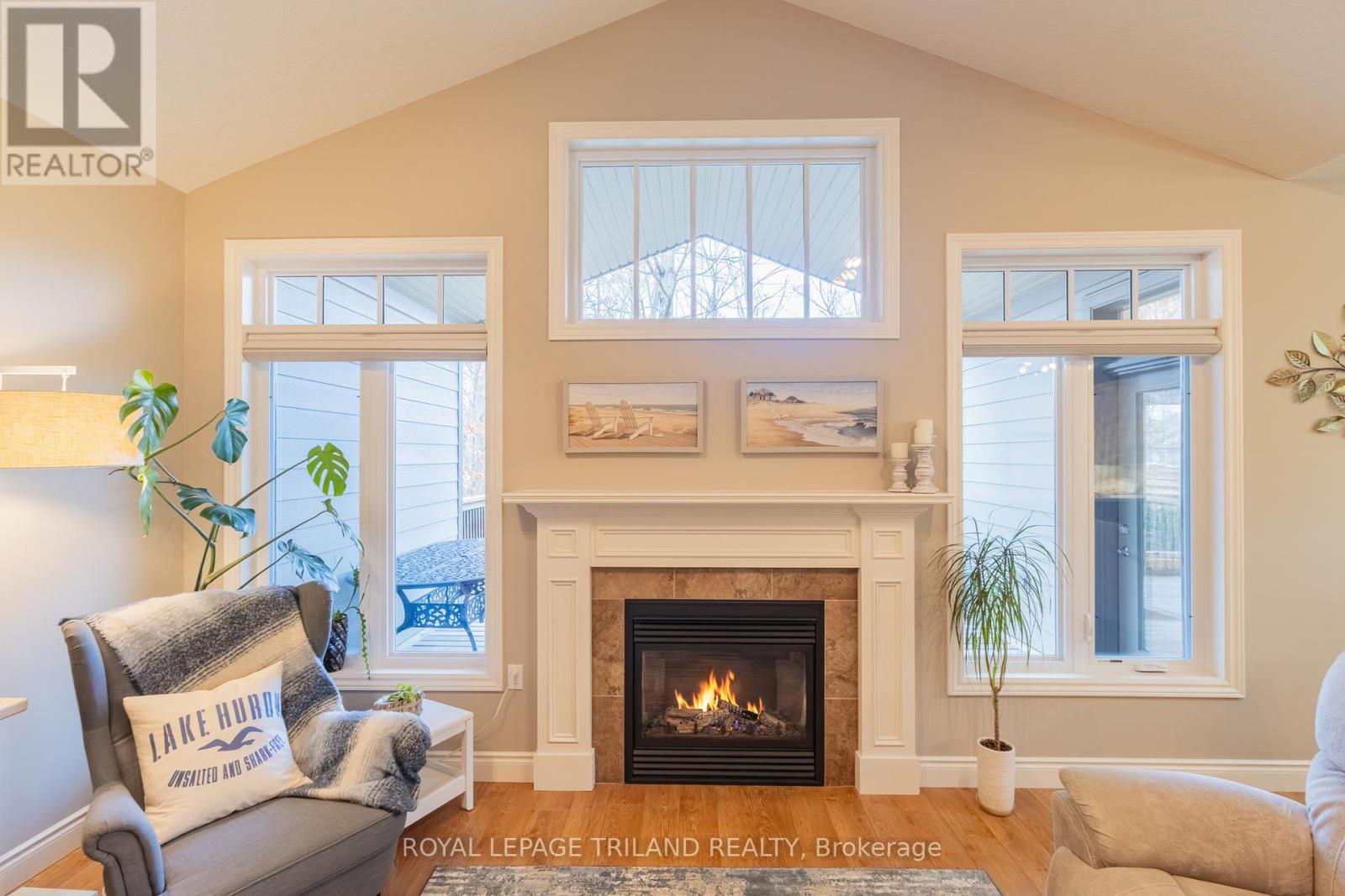 19 Erin Place, Lambton Shores, Ontario  N0M 1T0 - Photo 2 - X13104154