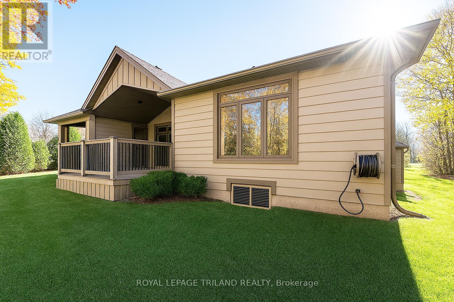 19 Erin Place, Lambton Shores, Ontario  N0M 1T0 - Photo 5 - X13104154