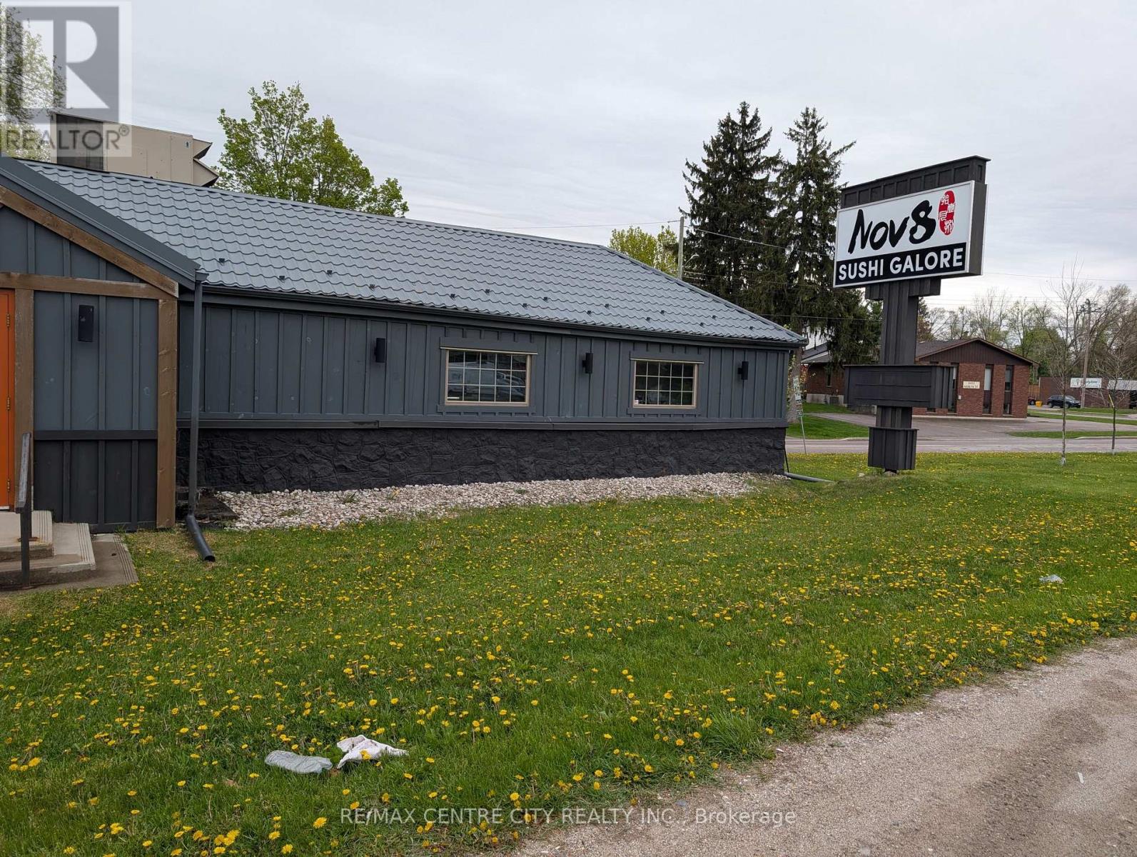 2300 Wharncliffe Road S, London South, Ontario  N6P 1L1 - Photo 2 - X13104458