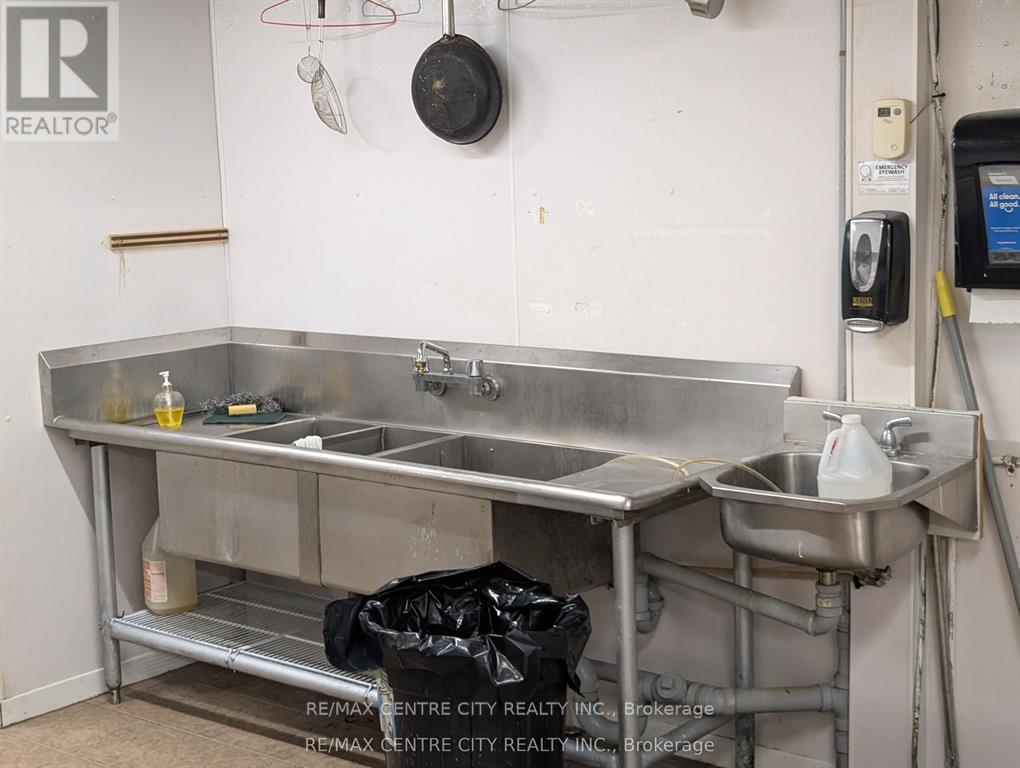 2300 Wharncliffe Road S, London South, Ontario  N6P 1L1 - Photo 15 - X13104460