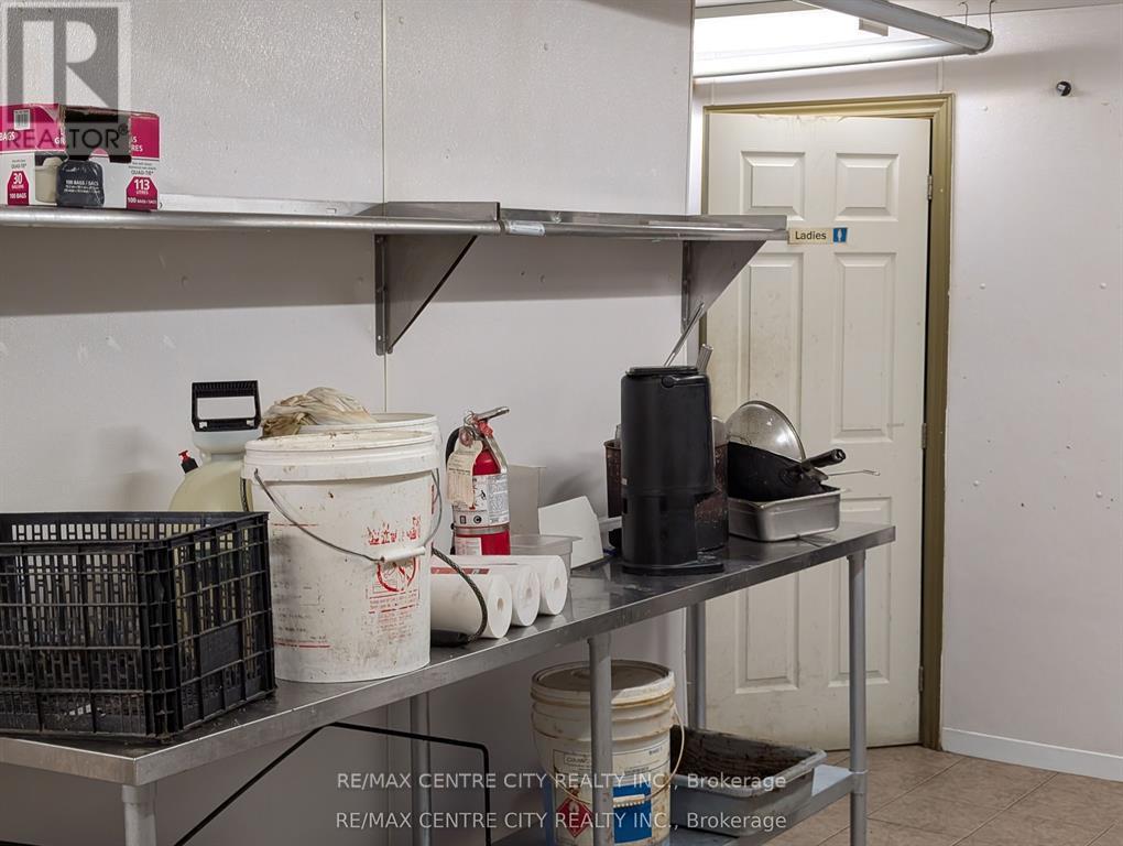 2300 Wharncliffe Road S, London South, Ontario  N6P 1L1 - Photo 16 - X13104460