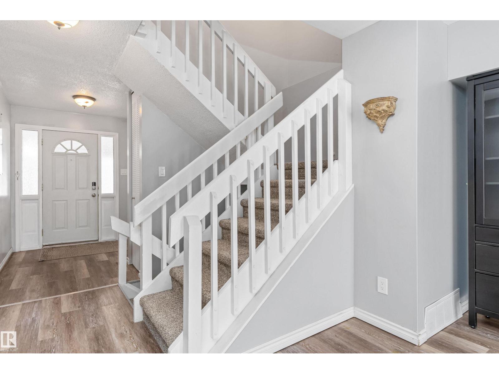 6734 36a Av Nw, Edmonton, Alberta  T6K 1S3 - Photo 3 - E4486648