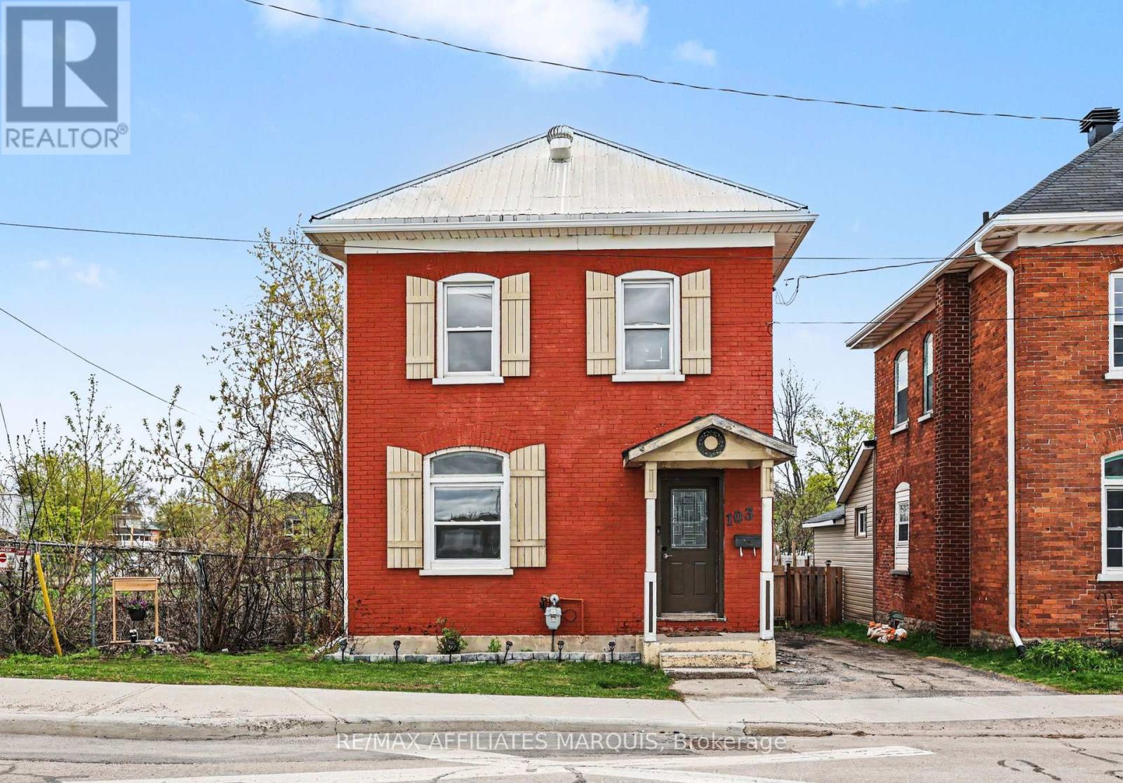 103 WILLIAM STREET E, Smiths Falls, Ontario
