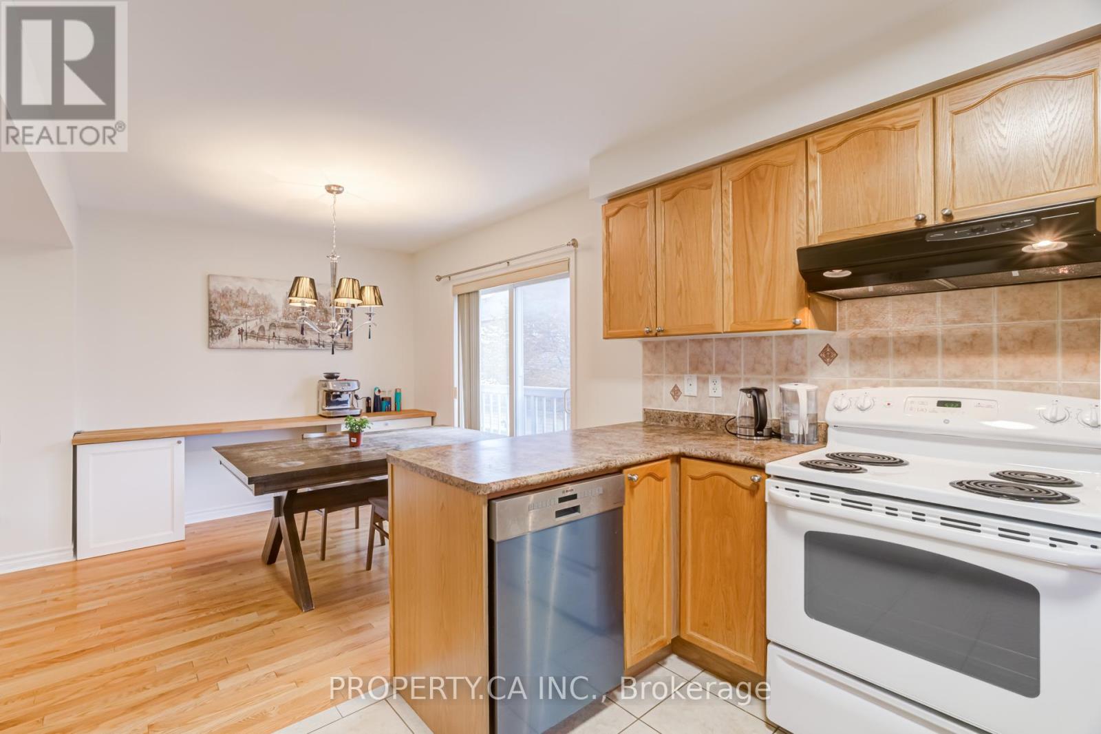 33 - 365 Murray Ross Parkway, Toronto, Ontario  M3J 3T7 - Photo 11 - W13098316
