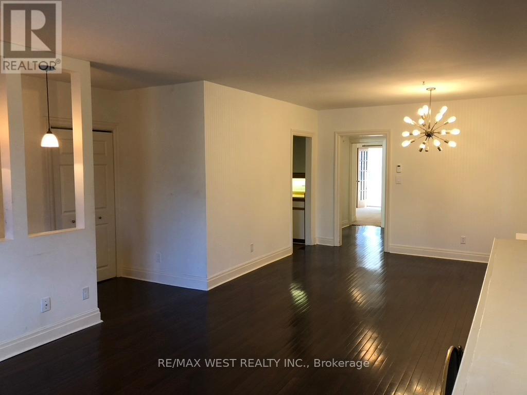 Main Floor - 305 St Clair Avenue E, Toronto, Ontario  M4T 1P3 - Photo 3 - C13104324