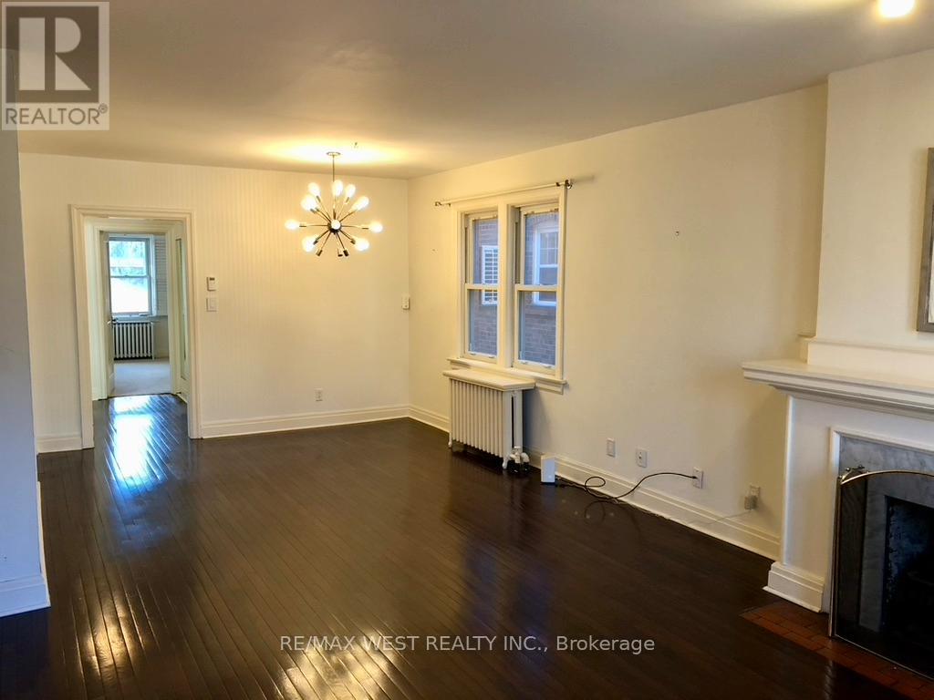 Main Floor - 305 St Clair Avenue E, Toronto, Ontario  M4T 1P3 - Photo 5 - C13104324