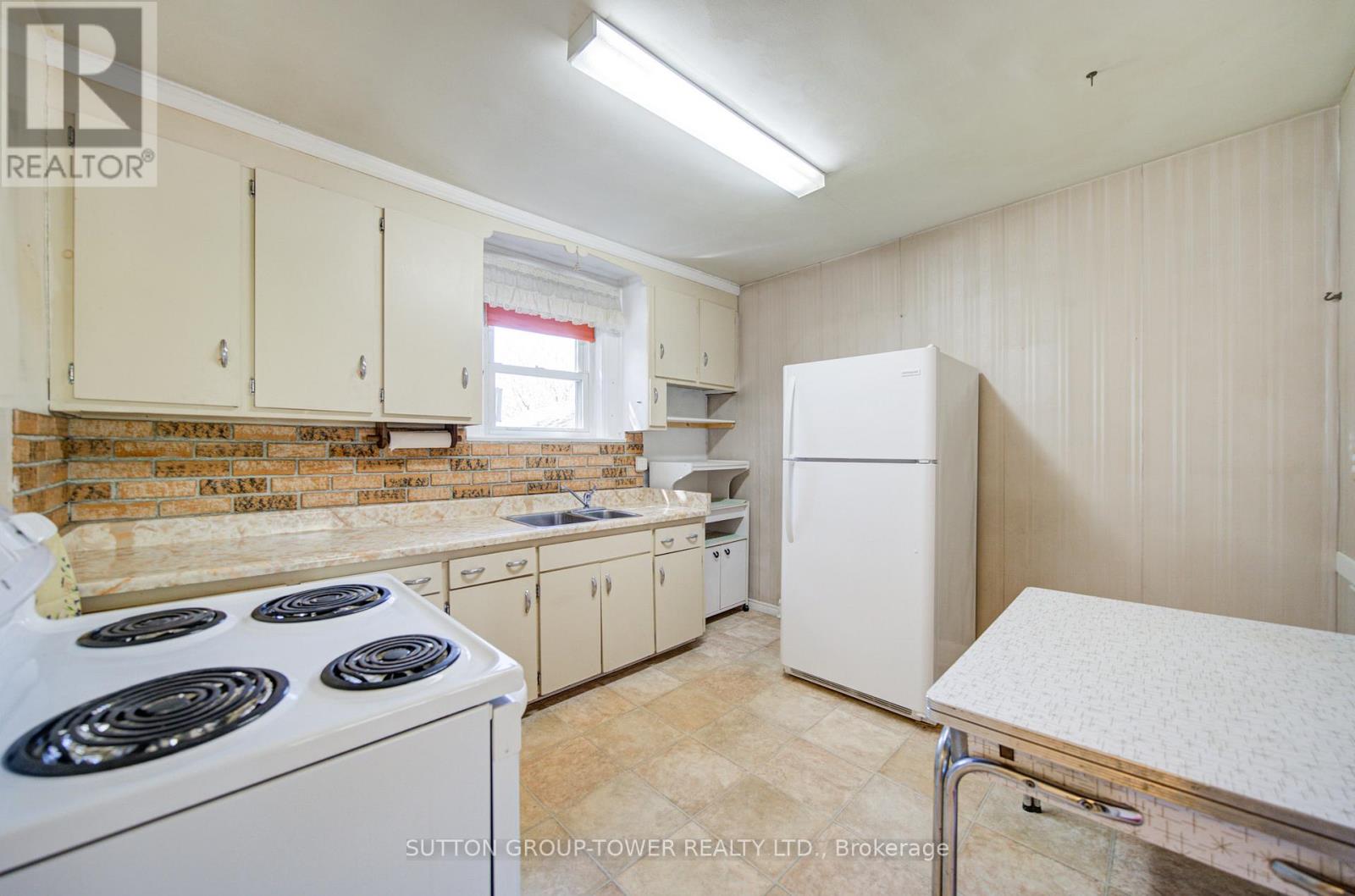 31 Melody Road S, Toronto, Ontario  M9M 1C9 - Photo 11 - W13101466