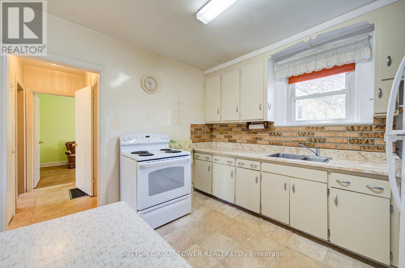 31 Melody Road S, Toronto, Ontario  M9M 1C9 - Photo 13 - W13101466