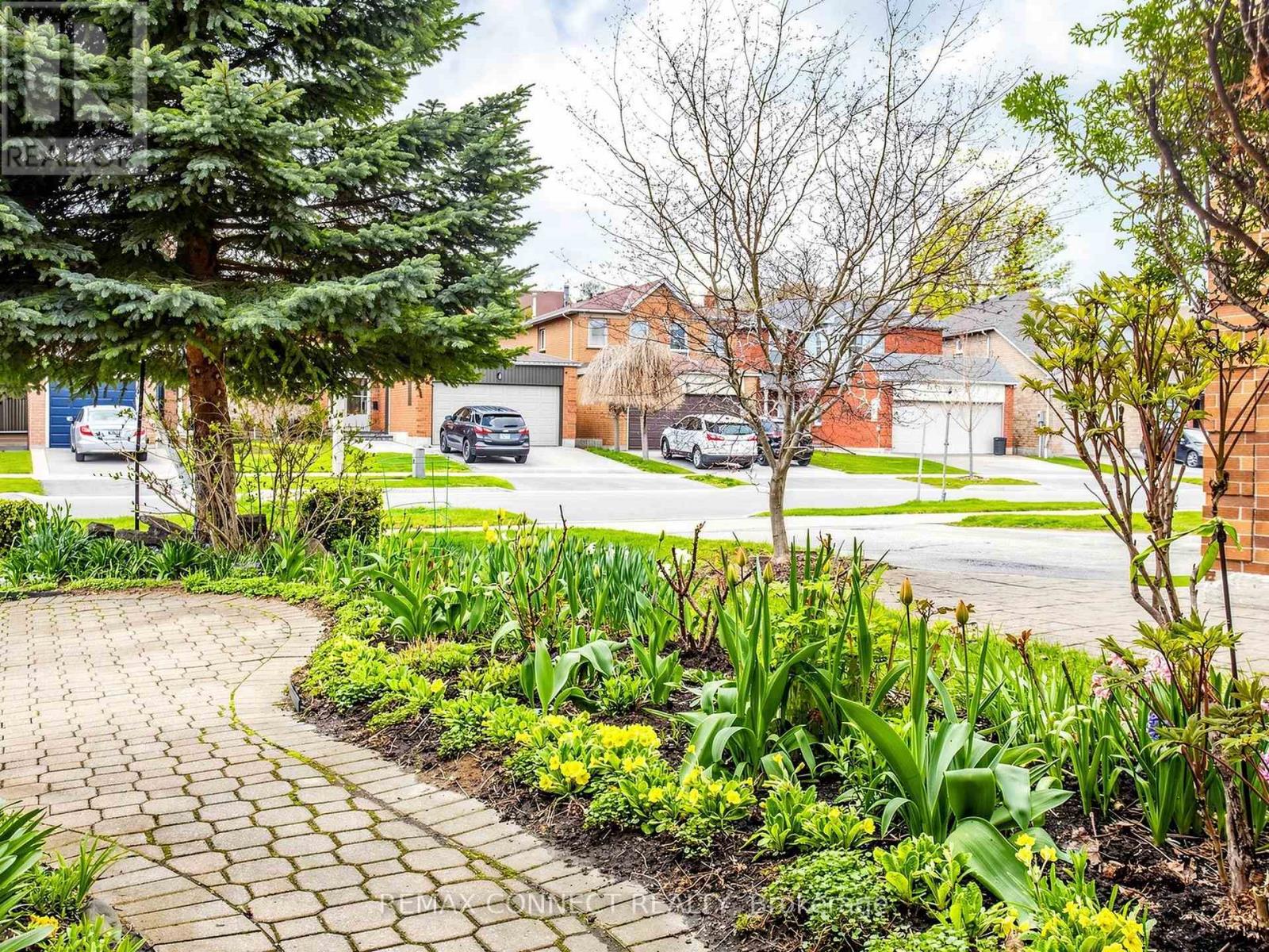 60 Starspray Boulevard, Toronto, Ontario  M1C 4P3 - Photo 2 - E13104214