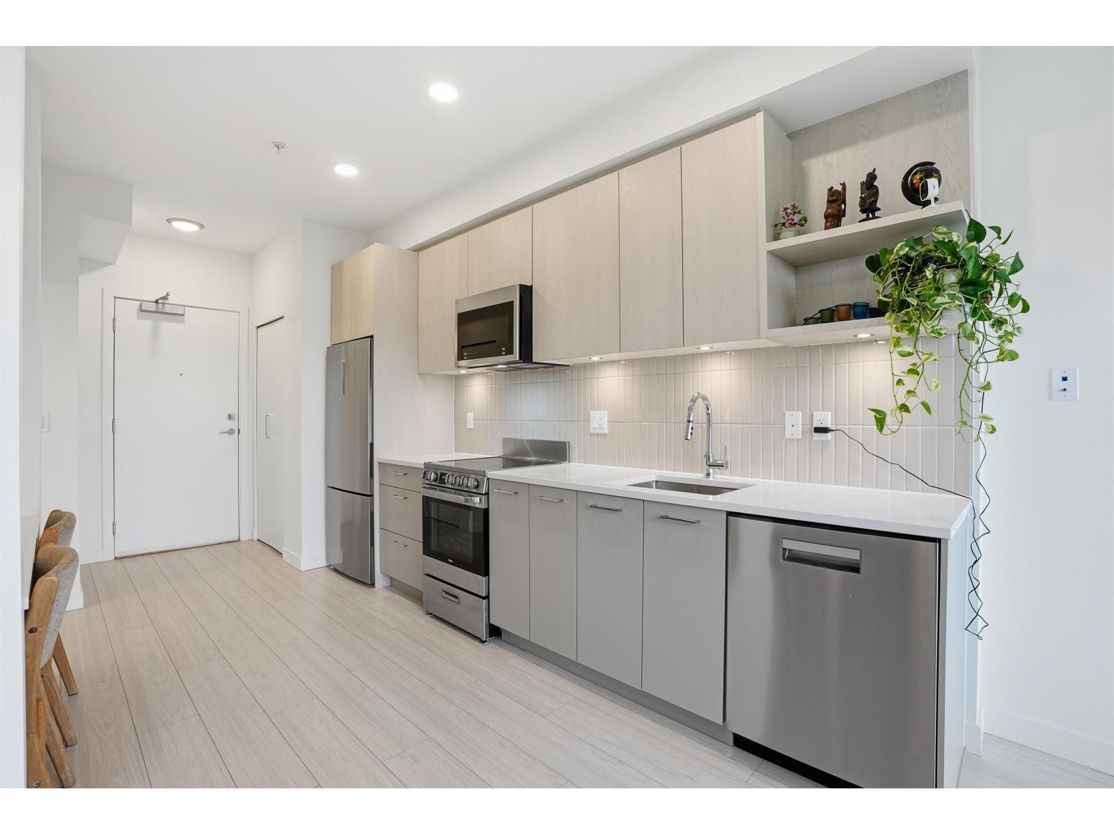 604 10777 138 Street, Surrey, British Columbia  V3T 0T5 - Photo 3 - R3096738
