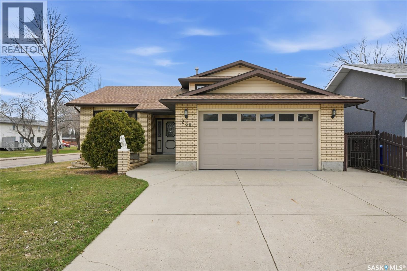238 S AVENUE N, Saskatoon, Saskatchewan