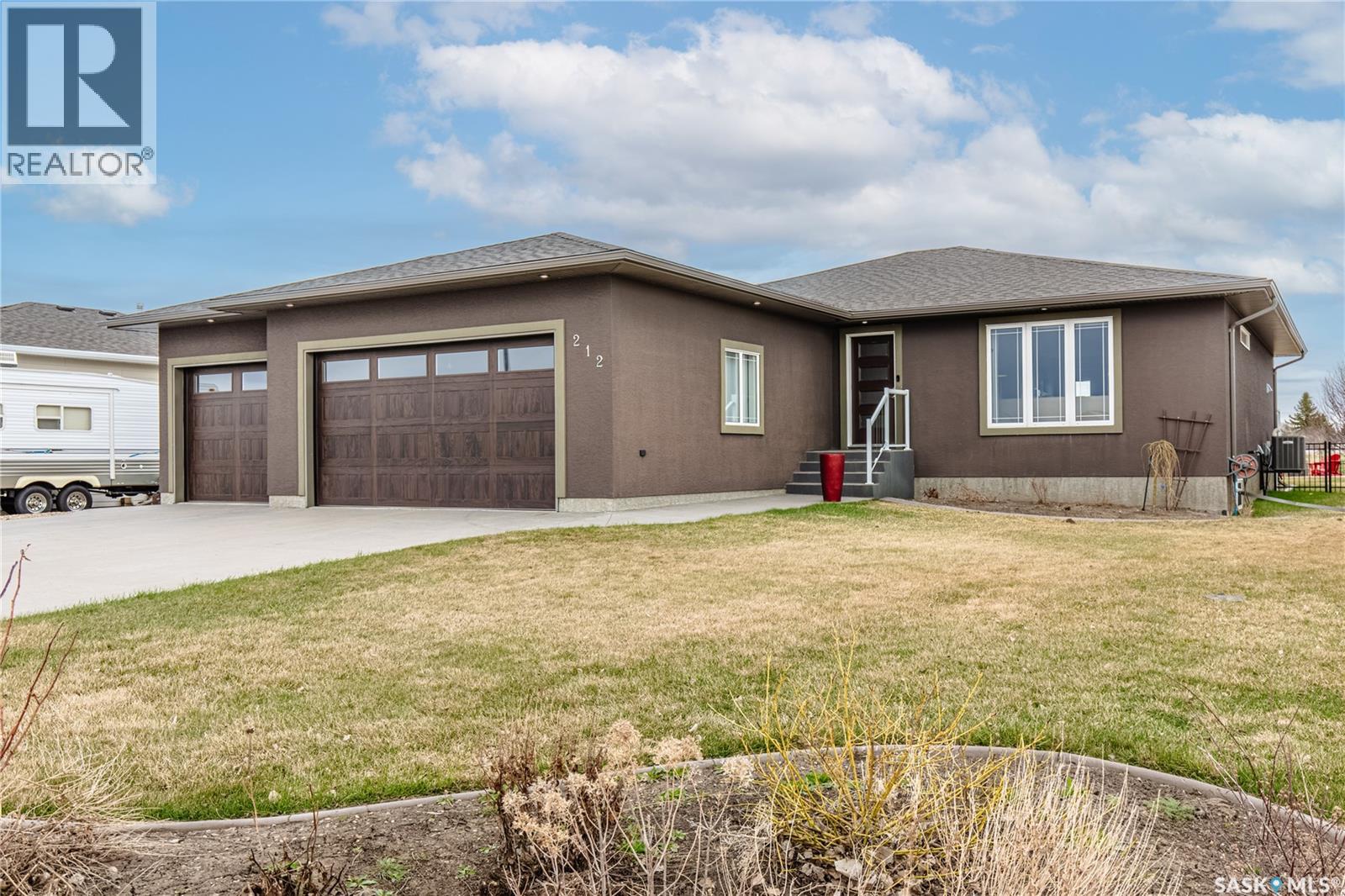 212 Iron Bridge Drive, Moose Jaw, Saskatchewan  S6J 0B5 - Photo 3 - SK035409