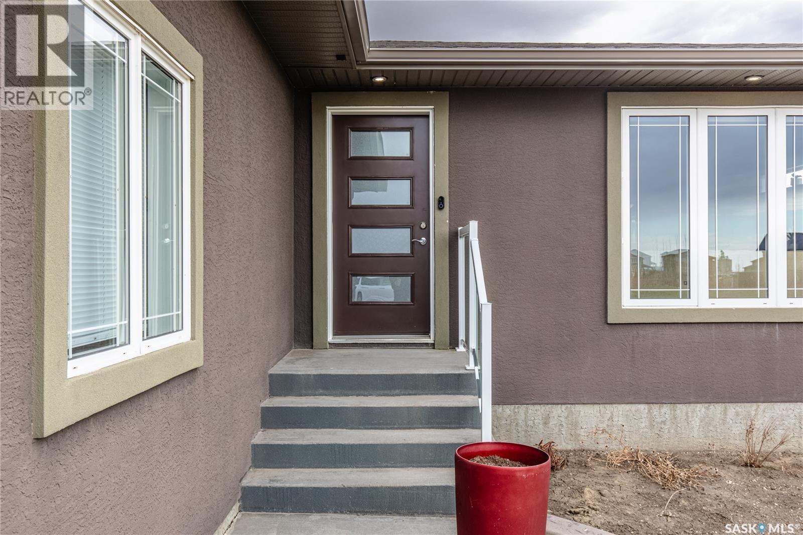 212 Iron Bridge Drive, Moose Jaw, Saskatchewan  S6J 0B5 - Photo 5 - SK035409