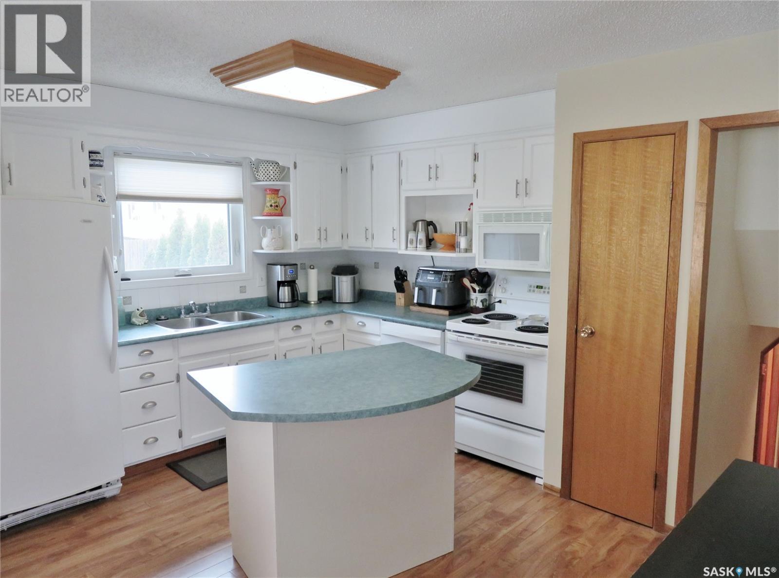 315 Benesh Crescent, Saskatoon, Saskatchewan  S7K 6P1 - Photo 2 - SK035320